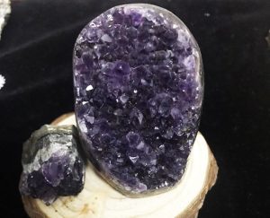 Amethyst crystal Healing power for tarot card readers